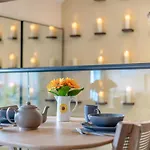 1 Bed In Oc-t29540 Semesterbostad